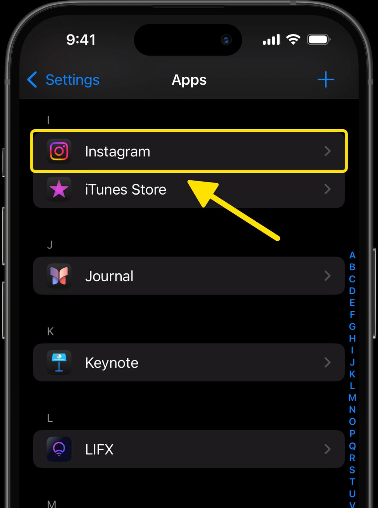 Apps settings screen with arrow pointing to Snapchat option.